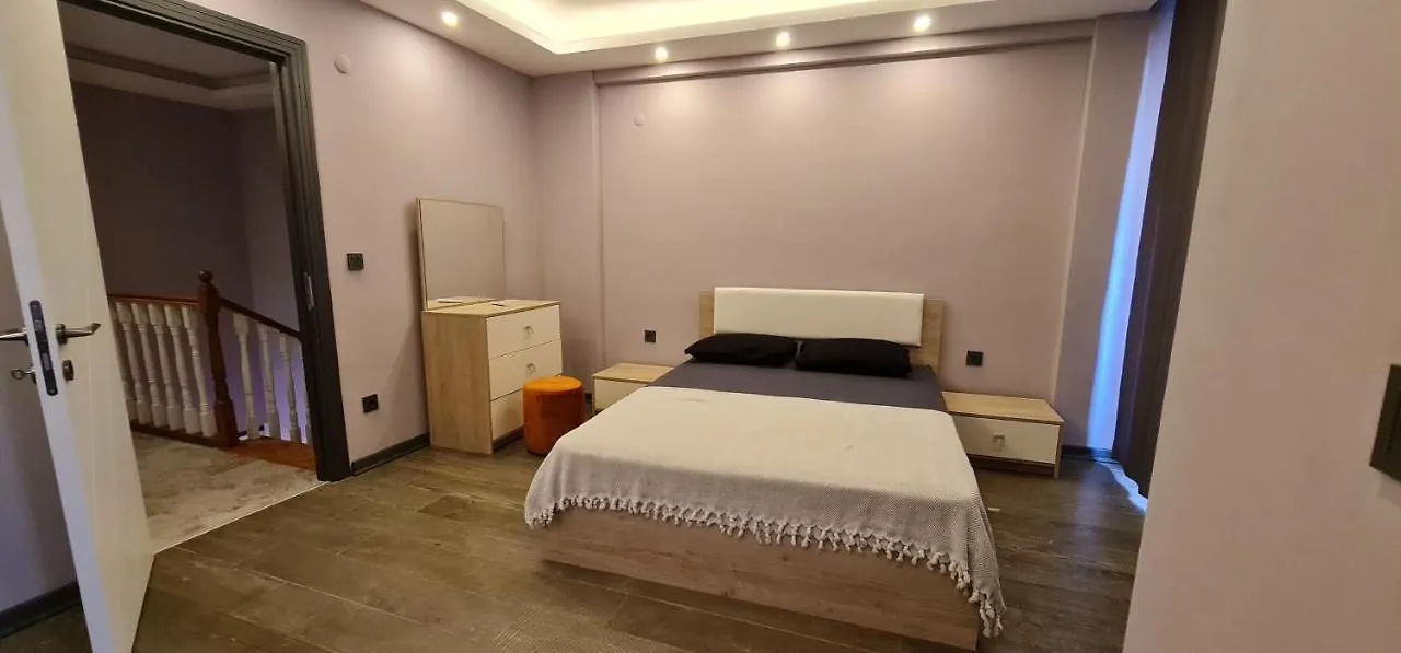 Oezel Havuzlu Lueks Villa كوشاداسيه
