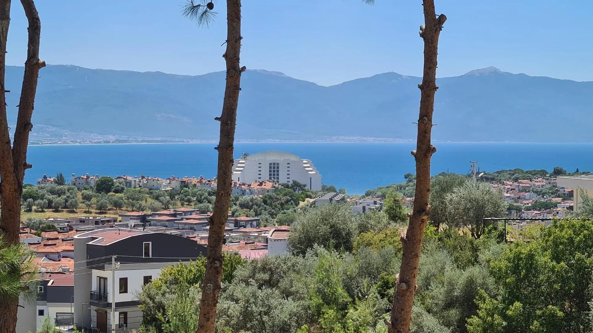 Oezel Havuzlu Lueks Villa كوشاداسيه